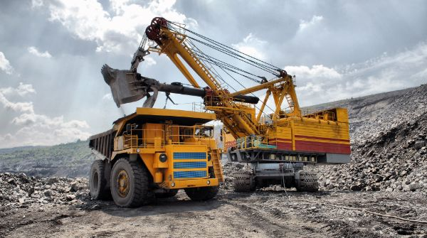 Mining earth mover crane